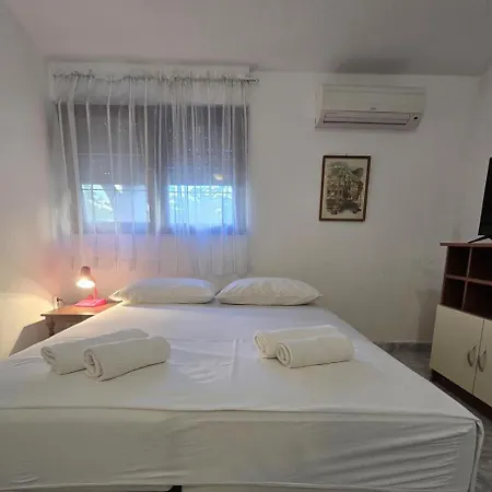 Jakasa Nyaraló *